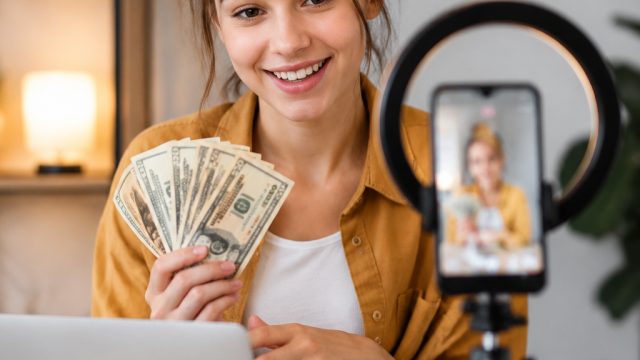 Unlocking Income: How Students Are Monetizing Social Media Today